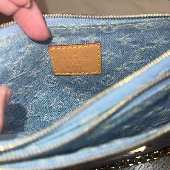 NIB Louis Vuitton Sky Blue Denim Liv Pochette - Picture 3 of 16